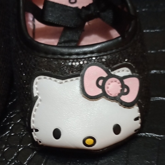 Hello Kitty Black and Pink Slippers with Iconic Design - Picture 5 of 8